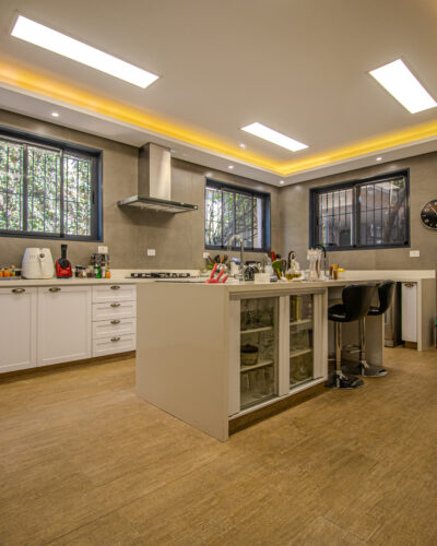 Belíssimo Sobrado, vende e aluga, 410 m², no bairro de Pacaembú em São Paulo – SP