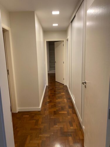 Apartamento com 3 Quartos e 2 banheiros para Alugar, 182 m² por R$ 8.000/Mês