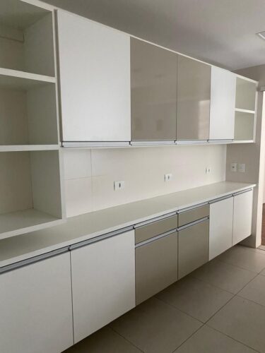 Apartamento com 3 Quartos e 2 banheiros para Alugar, 182 m² por R$ 8.000/Mês