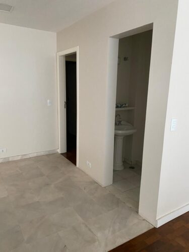 Apartamento com 3 Quartos e 2 banheiros para Alugar, 182 m² por R$ 8.000/Mês