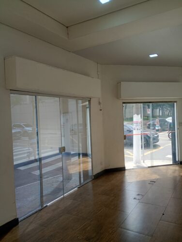 Comercial com 1 sala, 3 banheiros e copa, com 100 m² para aluguel na Lapa