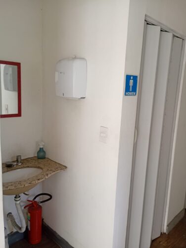 Comercial com 1 sala, 3 banheiros e copa, com 100 m² para aluguel na Lapa