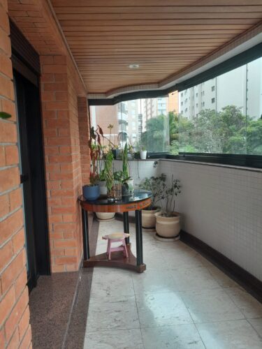 Apartamento com 180 m² e 4 quartos, 3 suítes à venda em Perdizes