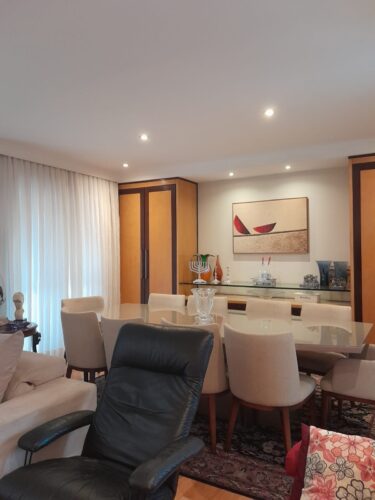 Apartamento com 180 m² e 4 quartos, 3 suítes à venda em Perdizes