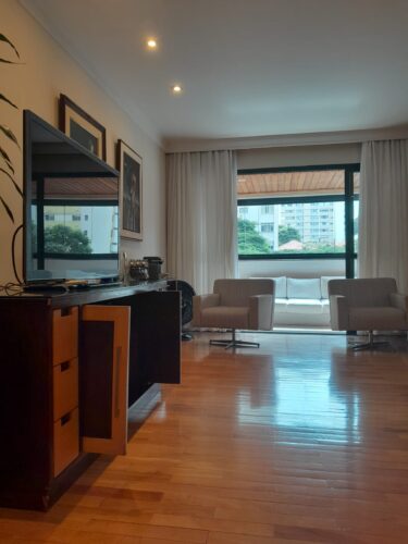 Apartamento com 180 m² e 4 quartos, 3 suítes à venda em Perdizes
