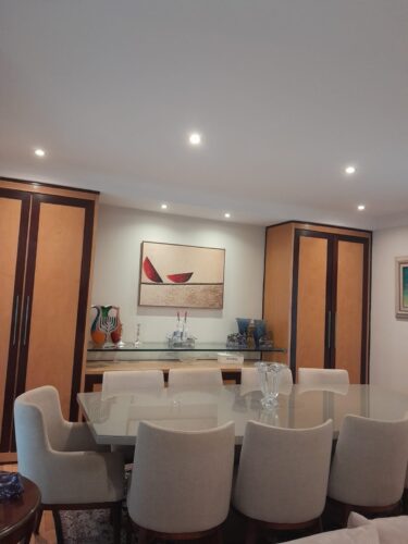 Apartamento com 180 m² e 4 quartos, 3 suítes à venda em Perdizes