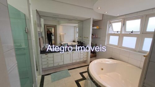Casa sobrado com 3 suítes, 800 m², 4 vagas excelente localização em São Paulo – SP