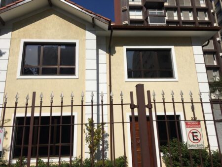 Sobrado Comercial de 202 m² construída com 3 quartos em aluguel em Perdizes