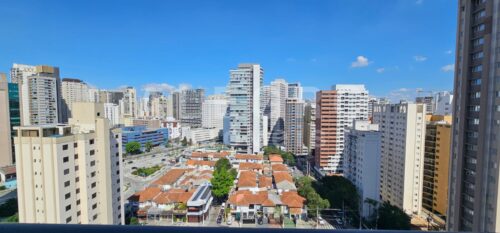 Vista espetacular no Itaim Bibi. Andar Alto com Varanda