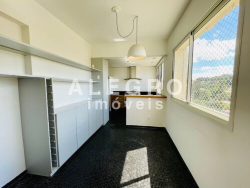 Apartamento 215m², todo reformado, em rua calma e arborizada, próximo ao Metrô V. Madalena.