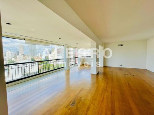 Apartamento 215m², todo reformado, em rua calma e arborizada, próximo ao Metrô V. Madalena.