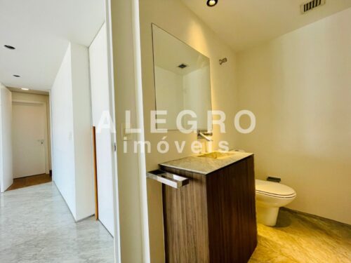 Apartamento 215m², todo reformado, em rua calma e arborizada, próximo ao Metrô V. Madalena.