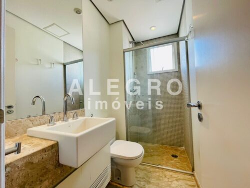 Apartamento 215m², todo reformado, em rua calma e arborizada, próximo ao Metrô V. Madalena.
