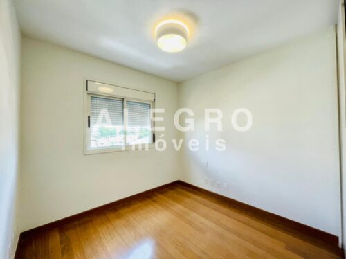 Apartamento 215m², todo reformado, em rua calma e arborizada, próximo ao Metrô V. Madalena.