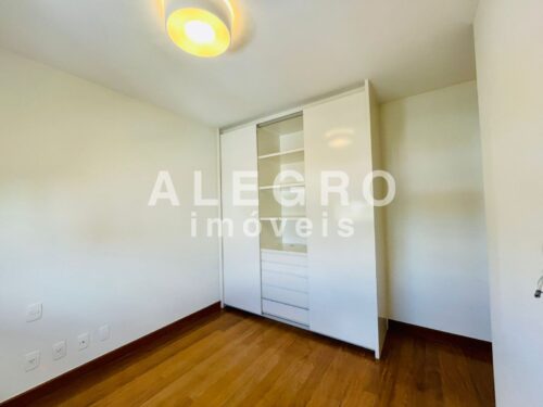 Apartamento 215m², todo reformado, em rua calma e arborizada, próximo ao Metrô V. Madalena.