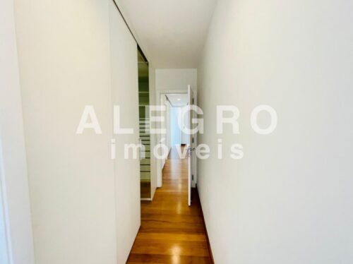 Apartamento 215m², todo reformado, em rua calma e arborizada, próximo ao Metrô V. Madalena.