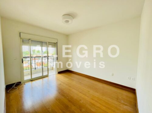 Apartamento 215m², todo reformado, em rua calma e arborizada, próximo ao Metrô V. Madalena.