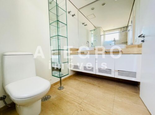 Apartamento 215m², todo reformado, em rua calma e arborizada, próximo ao Metrô V. Madalena.