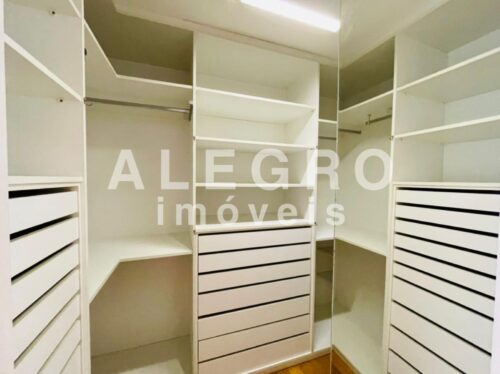 Apartamento 215m², todo reformado, em rua calma e arborizada, próximo ao Metrô V. Madalena.