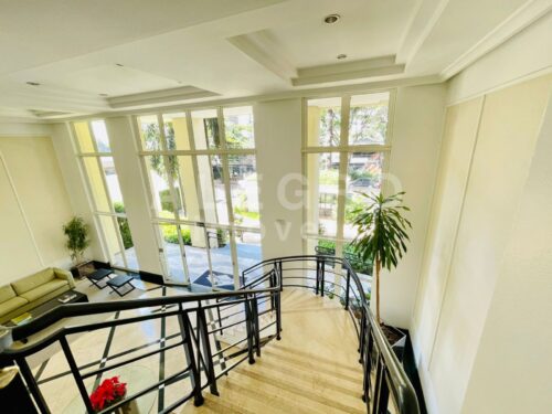 Apartamento 215m², todo reformado, em rua calma e arborizada, próximo ao Metrô V. Madalena.