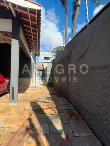Excelente Sobrado, com árvores frutíferas. Bem estar no Alto de Pinheiros