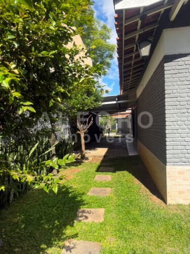 Excelente Sobrado, com árvores frutíferas. Bem estar no Alto de Pinheiros