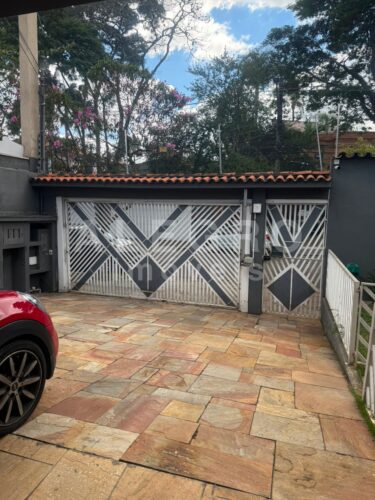Excelente Sobrado, com árvores frutíferas. Bem estar no Alto de Pinheiros