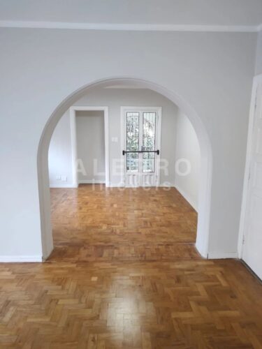 Linda casa em estilo colonial no Pacaembu