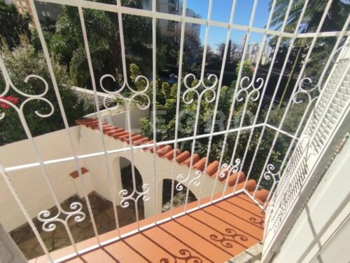 Linda casa em estilo colonial no Pacaembu