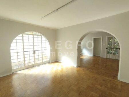 Linda casa em estilo colonial no Pacaembu