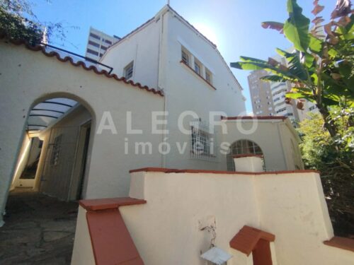 Linda casa em estilo colonial no Pacaembu