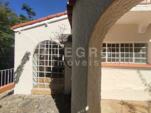 Linda casa em estilo colonial no Pacaembu