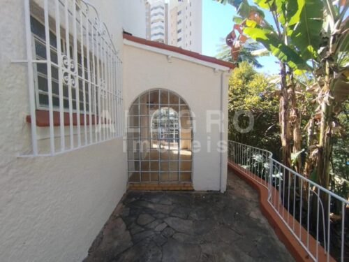 Linda casa em estilo colonial no Pacaembu
