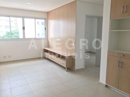 Apartamento reformado, 49m² na Vila Buarque, com garagem