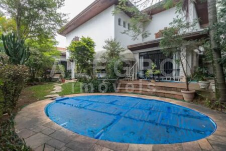 Bela casa de esquina para venda ou locação no Pacaembu – 480m²