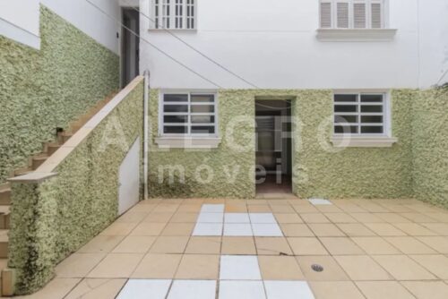 Bela casa de esquina para venda ou locação no Pacaembu – 480m²