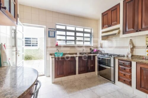 Bela casa de esquina para venda ou locação no Pacaembu – 480m²