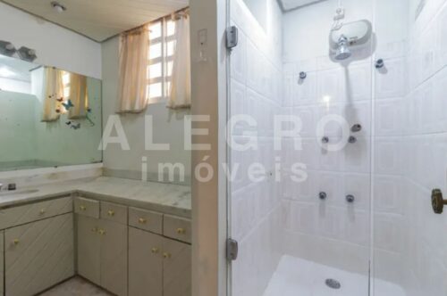Bela casa de esquina para venda ou locação no Pacaembu – 480m²