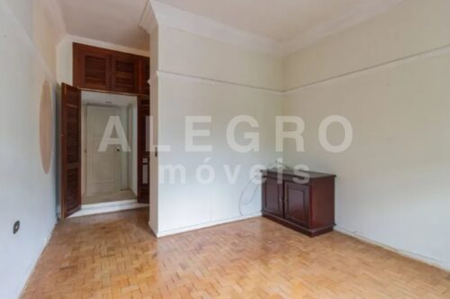 Bela casa de esquina para venda ou locação no Pacaembu – 480m²