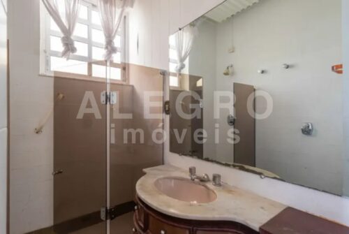 Bela casa de esquina para venda ou locação no Pacaembu – 480m²