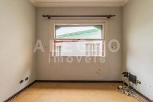 Bela casa de esquina para venda ou locação no Pacaembu – 480m²
