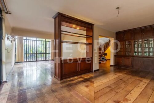 Bela casa de esquina para venda ou locação no Pacaembu – 480m²