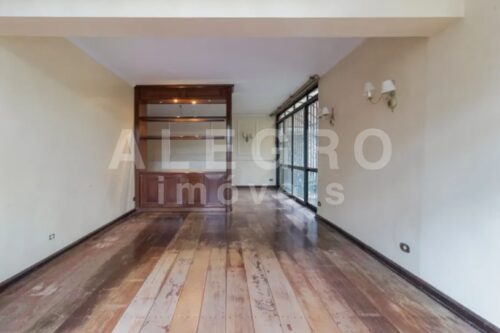 Bela casa de esquina para venda ou locação no Pacaembu – 480m²