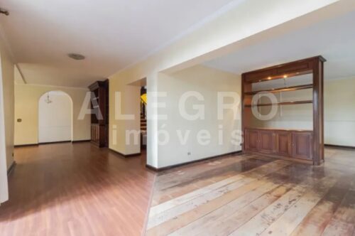 Bela casa de esquina para venda ou locação no Pacaembu – 480m²