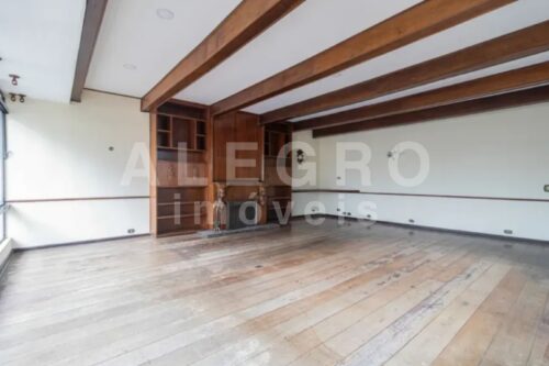 Bela casa de esquina para venda ou locação no Pacaembu – 480m²