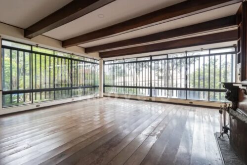 Bela casa de esquina para venda ou locação no Pacaembu – 480m²