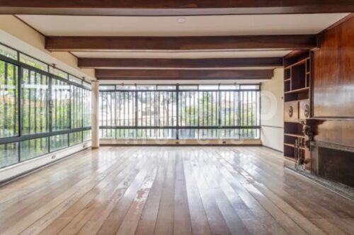 Bela casa de esquina para venda ou locação no Pacaembu – 480m²