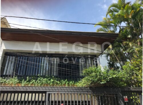 Bela casa de esquina para venda ou locação no Pacaembu – 480m²