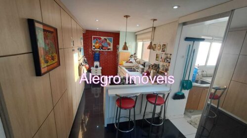 Apartamento de 128 m² com 2 quartos, 1 suíte e terceiro reversível, à venda em Água Branca